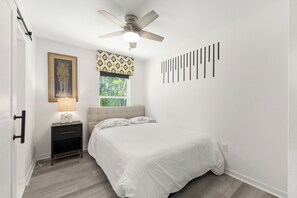 3 室のベッドルーム、アイロン / アイロン台、WiFi、ベッドシーツ