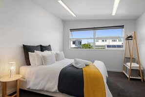 1 slaapkamer, een strijkplank/strijkijzer, wifi, beddengoed