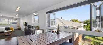 Beach Studio - coastal escape near Fitzroy Beach