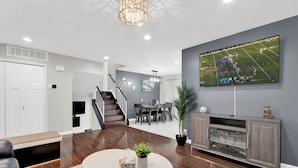 Interior - Charming 3-bedroom house with WiFi, AC in enchanting Auburn Hills (Auburn Hills)