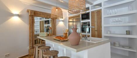 冷蔵庫、電子レンジ、オーブン、食器洗い機