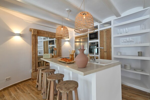 Réfrigérateur, micro-ondes, four, lave-vaisselle