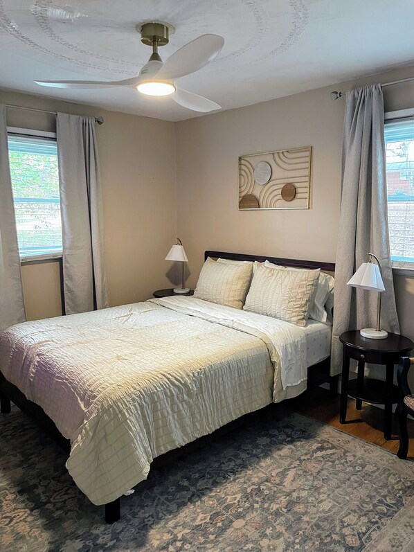 3 bedrooms, iron/ironing board, WiFi, bed sheets