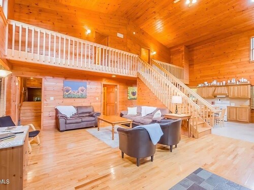 Raven Creek Lodge + Conestoga Room