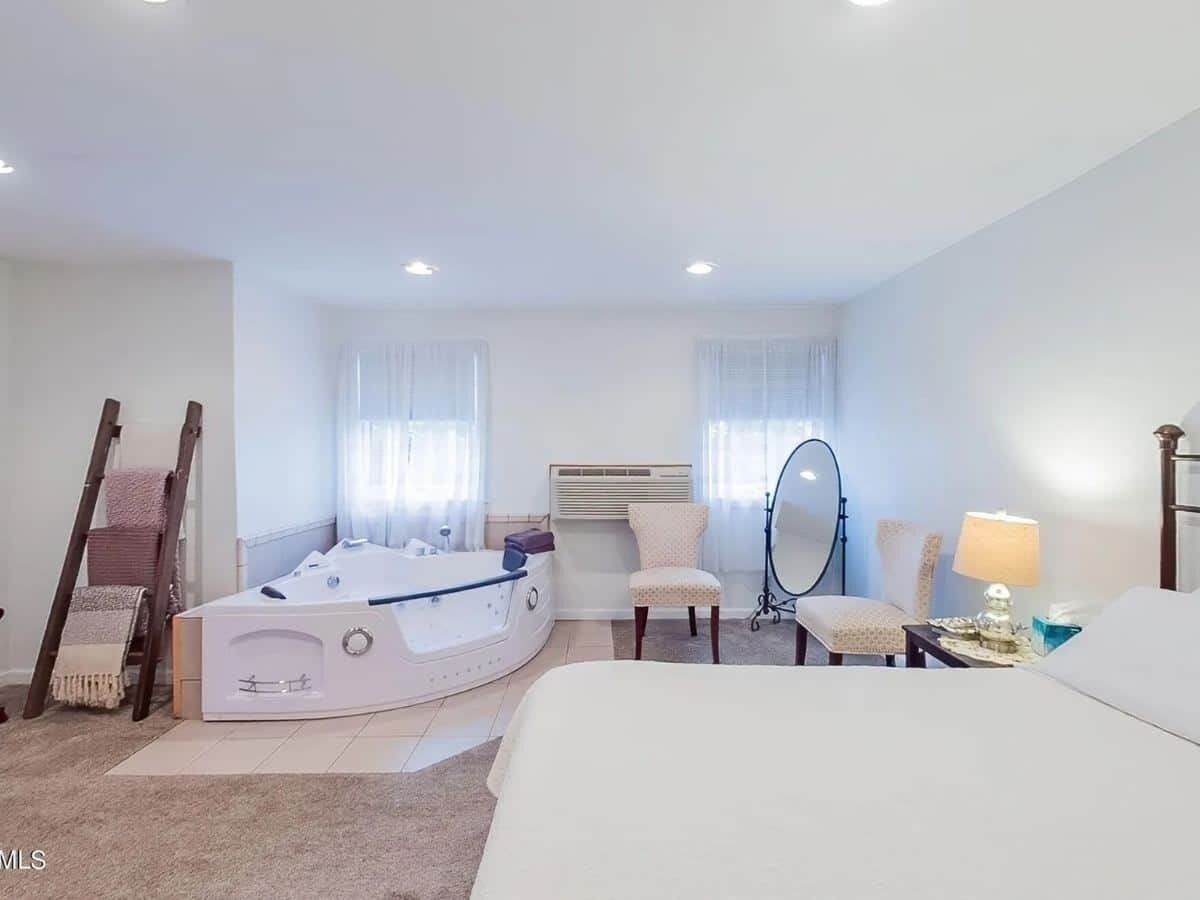 5 bedrooms, WiFi, bed sheets