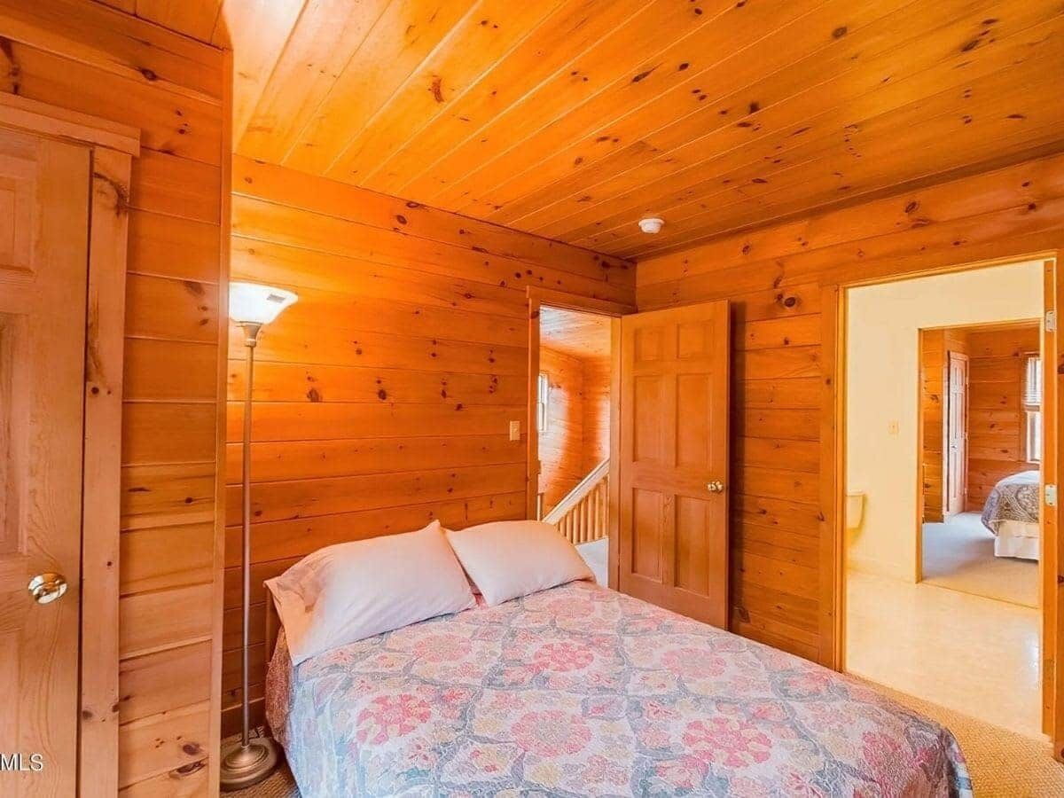 5 bedrooms, WiFi, bed sheets