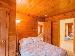 5 bedrooms, WiFi, bed sheets - Raven Creek Lodge + Conestoga Room (Sugarloaf Township)