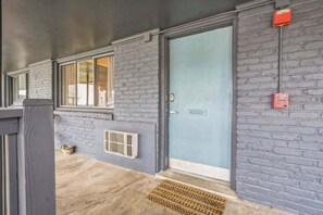 Exterior detail - Cozy Studio for 2, Highly Walkable + Close to DT! (Nashville)