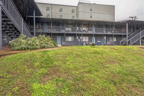 Exterior - Cozy Studio for 2, Highly Walkable + Close to DT! (Nashville)