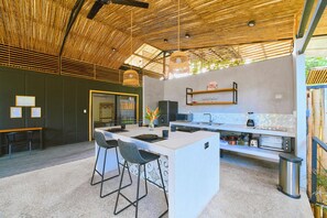 Microwave, oven, stovetop, coffee/tea maker