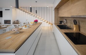 Fridge, oven, dishwasher, coffee/tea maker - Stunning home in Rapavel with sauna (Rapavel)