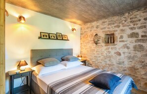 1 bedroom, in-room safe, bed sheets - 2 bedroom gorgeous home in Gdinj (Gdinj)