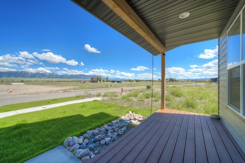 Charming 3-bedroom house with WiFi, AC in serene Ennis