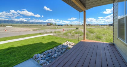 Charming 3-bedroom house with WiFi, AC in serene Ennis