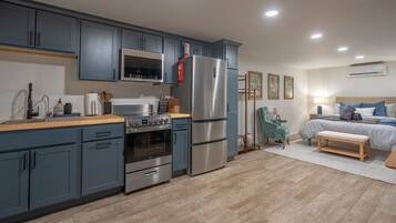 Refrigerador, microondas, horno y parrilla de estufa