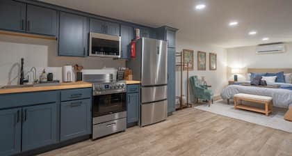 Secluded Boutique Cottage | Mini Golf + Fire Pit