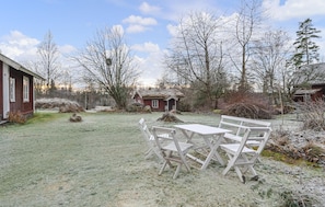 Outdoor dining - 4 bedroom nice home in Tived (Tived)