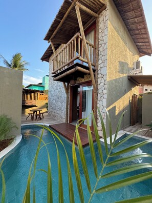 Vista frontal de la propiedad