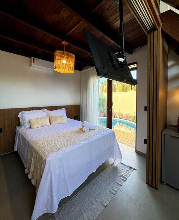 Bungalow romántico, alberca privada, vista a la alberca | 2 habitaciones, ropa de cama hipoalergénica y camas con pillow-top 