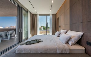 3 室のベッドルーム、セーフティボックス (室内)、旅行用ベビーベッド、WiFi (無料)