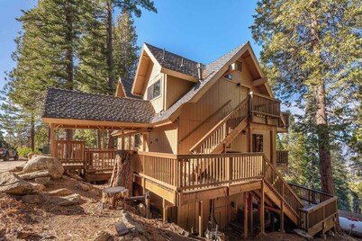 Inside Yosemite Park 3BR Sleeps 8 Game Loft