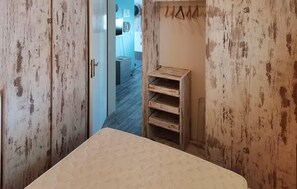 2 bedrooms, bed sheets - 2 bedroom nice apartment in Petrcane (Petrcane)