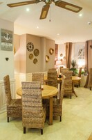 Breakfast, dinner served; British cuisine, beach views 