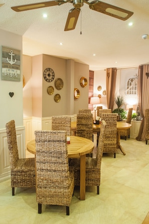 Breakfast, dinner served; British cuisine, beach views