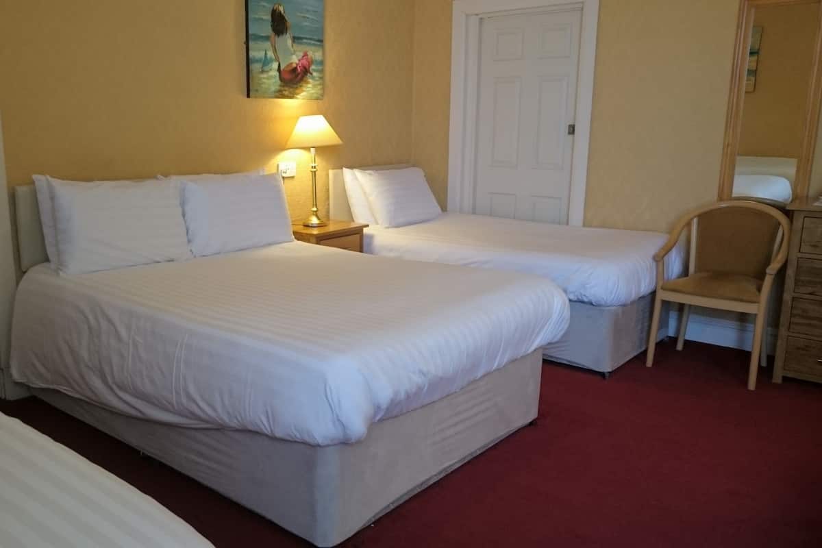 Family Room, Multiple Beds