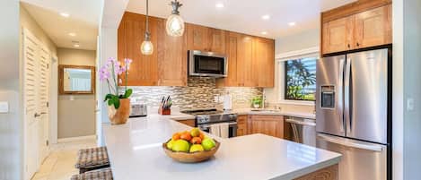 Condo, Multiple Beds, Hot Tub, Garden View | Private kitchen | Fridge, microwave, oven, stovetop