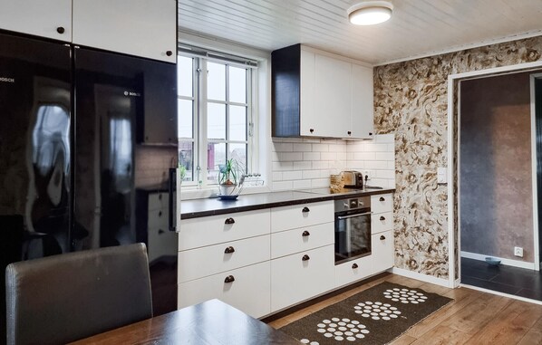 Fridge, microwave, dishwasher, coffee/tea maker