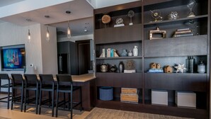 Executive lounge - Atlantic Station - 9N (Stamford)