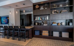 Executive lounge - Atlantic Station - 9N (Stamford)