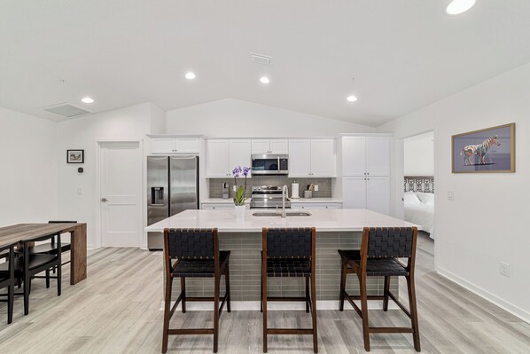 Fridge, microwave, oven, stovetop - 4 min to WEC, Crownwood country, 3bd 2ba townhome, minutes FAST, Ocala (Ocala)