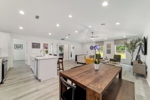 Interior - 4 min to WEC, Crownwood country, 3bd 2ba townhome, minutes FAST, Ocala (Ocala)