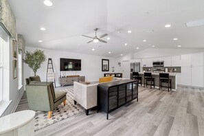 Smart TV - 4 min to WEC, Crownwood country, 3bd 2ba townhome, minutes FAST, Ocala (Ocala)