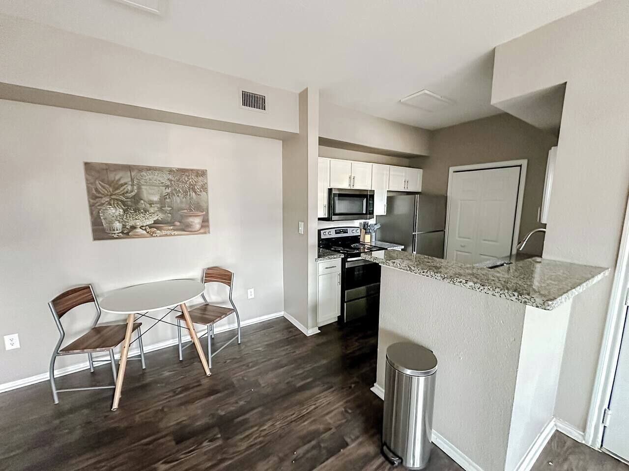 冰箱、微波炉、烤箱、炉灶