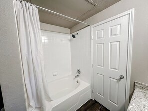 Hair dryer, towels, soap, toilet paper - Sleepover | Beautiful 1BD/1BA+ Gym- Corpus Christi (Corpus Christi)