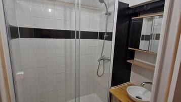 Douche, papier toilette