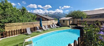 grande maison de village à la montagne avec piscine chauffée 