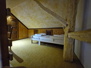 3 bedrooms, travel crib, free WiFi