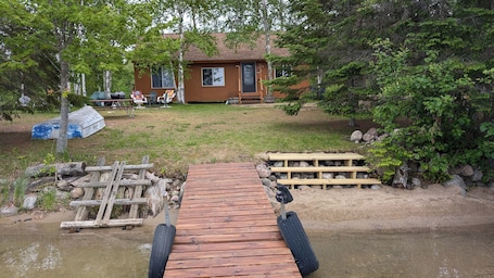 Terrace/patio. Sunset Point Cabin