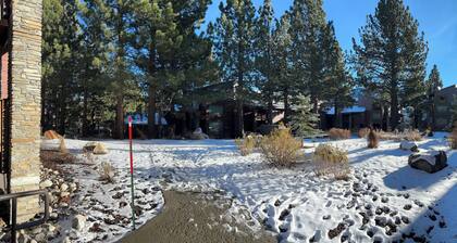 Charming 2-bedroom condo in delightful Mammoth Lakes with fitness room, WiFi