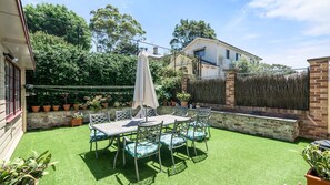 Outdoor dining - Charming House in Woolwich (Woolwich)