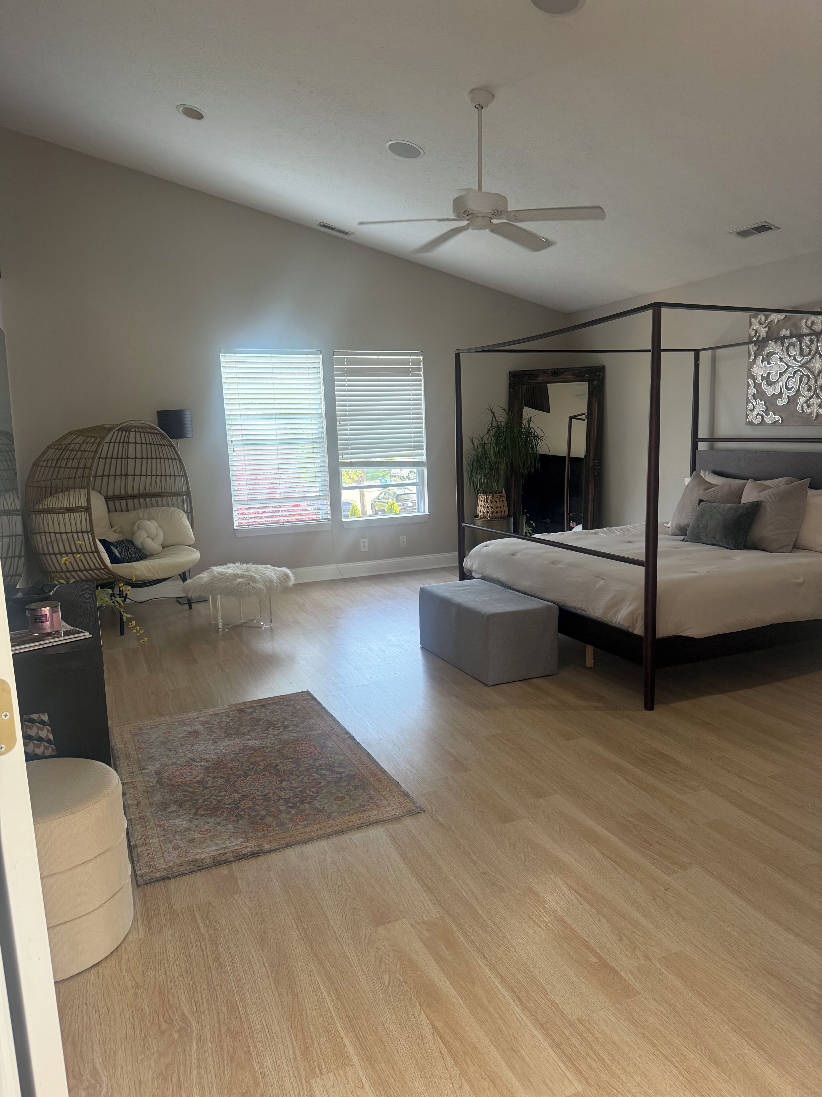 6 bedrooms, desk, iron/ironing board, WiFi