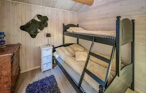 4 bedrooms, travel crib, bed sheets