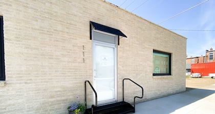 Modern meets historic charm! Unique stay in historic little town on the prairie