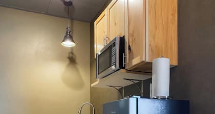 Modern meets historic charm! Unique stay in historic little town on the prairie