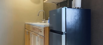 Modern meets historic charm! Unique stay in historic little town on the prairie