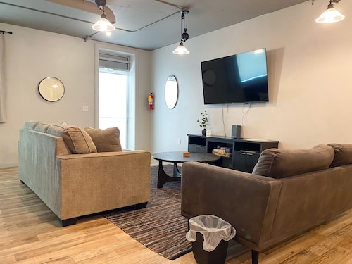Modern meets historic charm! Unique stay in historic little town on the prairie 